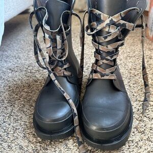 Stylish rainy Black Combat Boots with Camouflage Laces 7/7.5